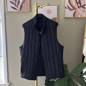 Black puffer vest. Men’s.